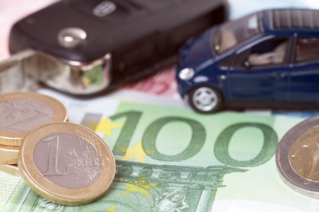 empeñar el coche para conseguir dinero